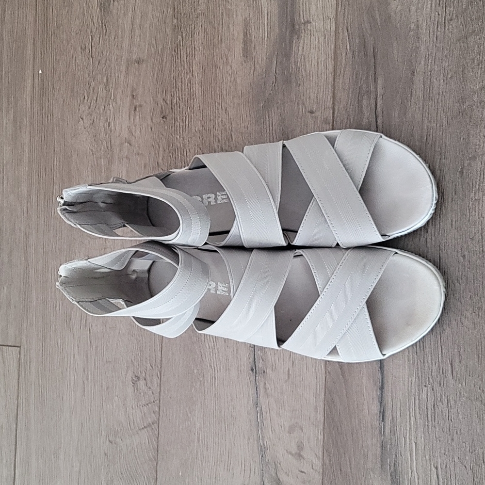 Sorel Sandals size 9